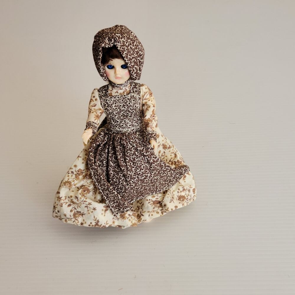 Vintage Frontier Lady Doll Collector Carlson Dolls 8-18 7.5" Tall with Tag